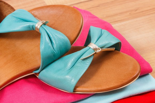 Comment choisir des sandales plateformes pour un look estival sans inconfort?